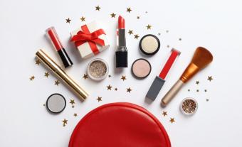 21 Best Christmas Makeup Gift Sets For 2021