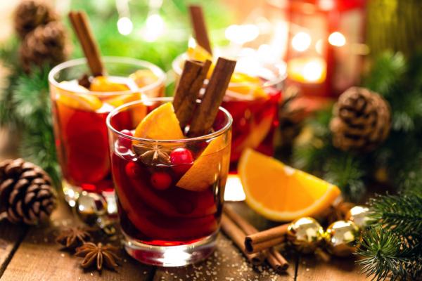 Christmas Cocktails To Put Some Extra Cheer In Your Season - Cover Image