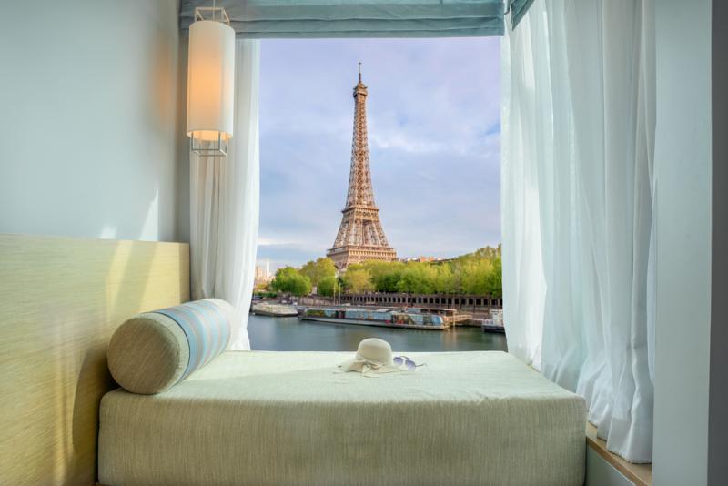 8 Budget-Friendly Hotels with Amazing Views Of Iconic Architecture