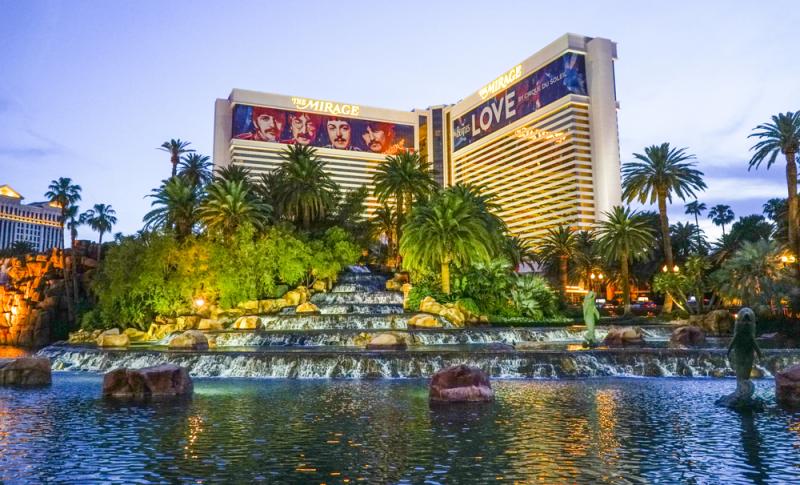 Two Major Las Vegas Strip Resorts Putting Hotels Up For Sale