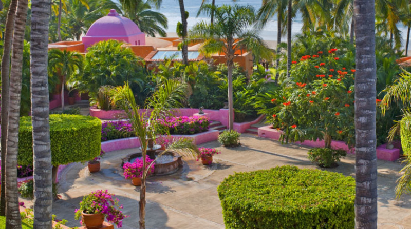 Las Alamandas Resort Offers A Luxurious Beachfront Christmas & New Year's Escape 